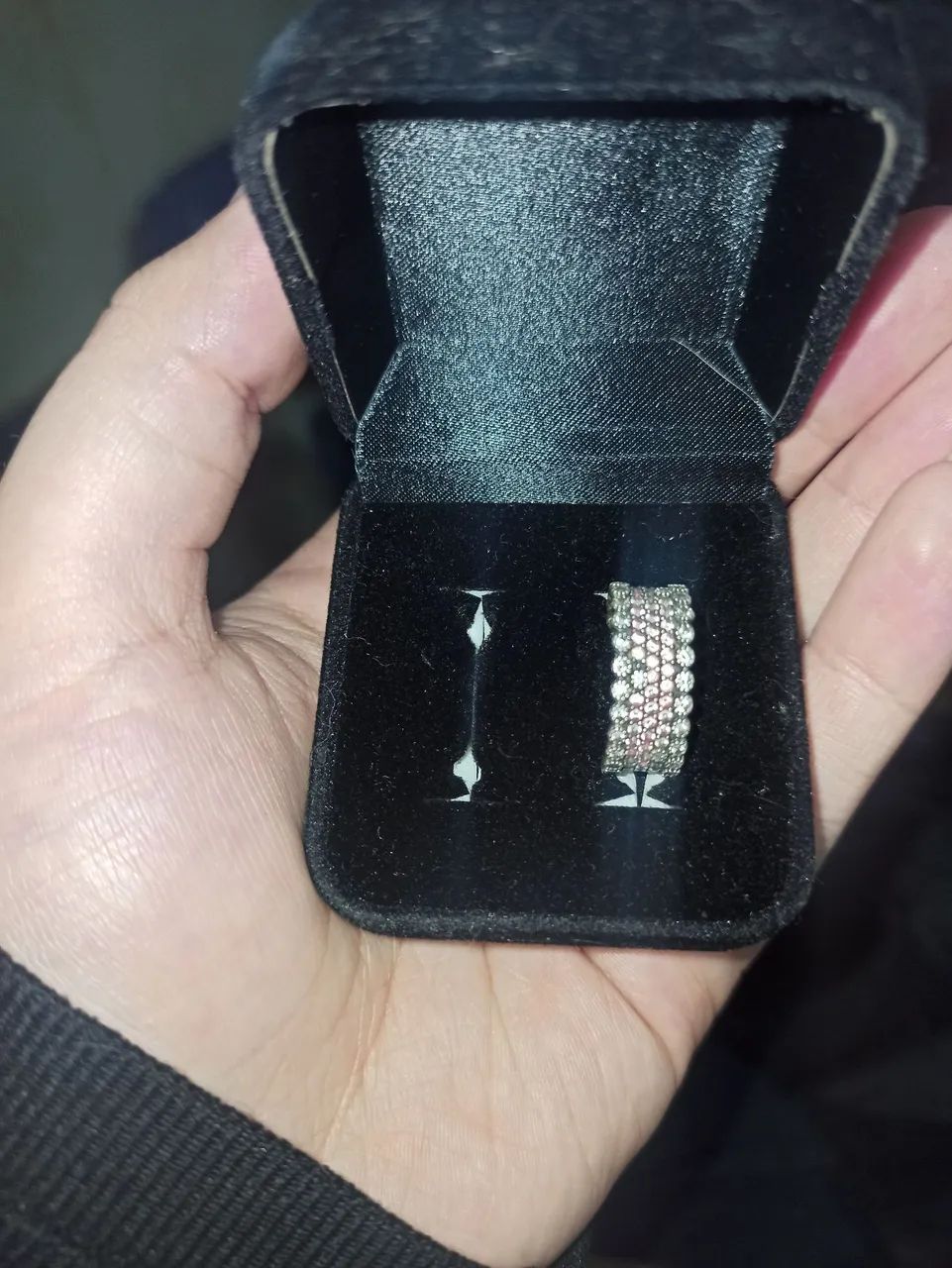 Anel de Bali prata com detalhes levemente rosada 