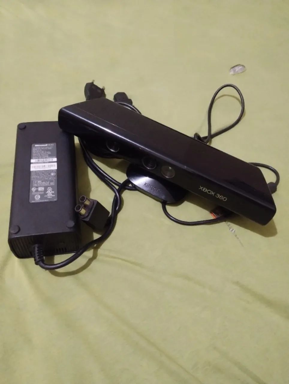 Fonte e Kinect do Xbox 360