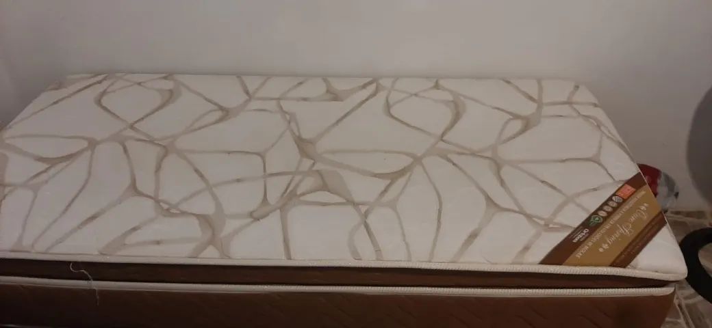 Colchão de solteiro com cama box