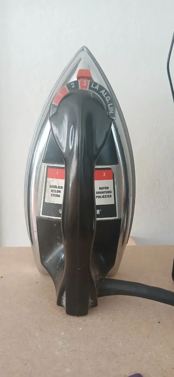 Ferro de passar roupa | Black+Decker VFA1110 - Foto 2