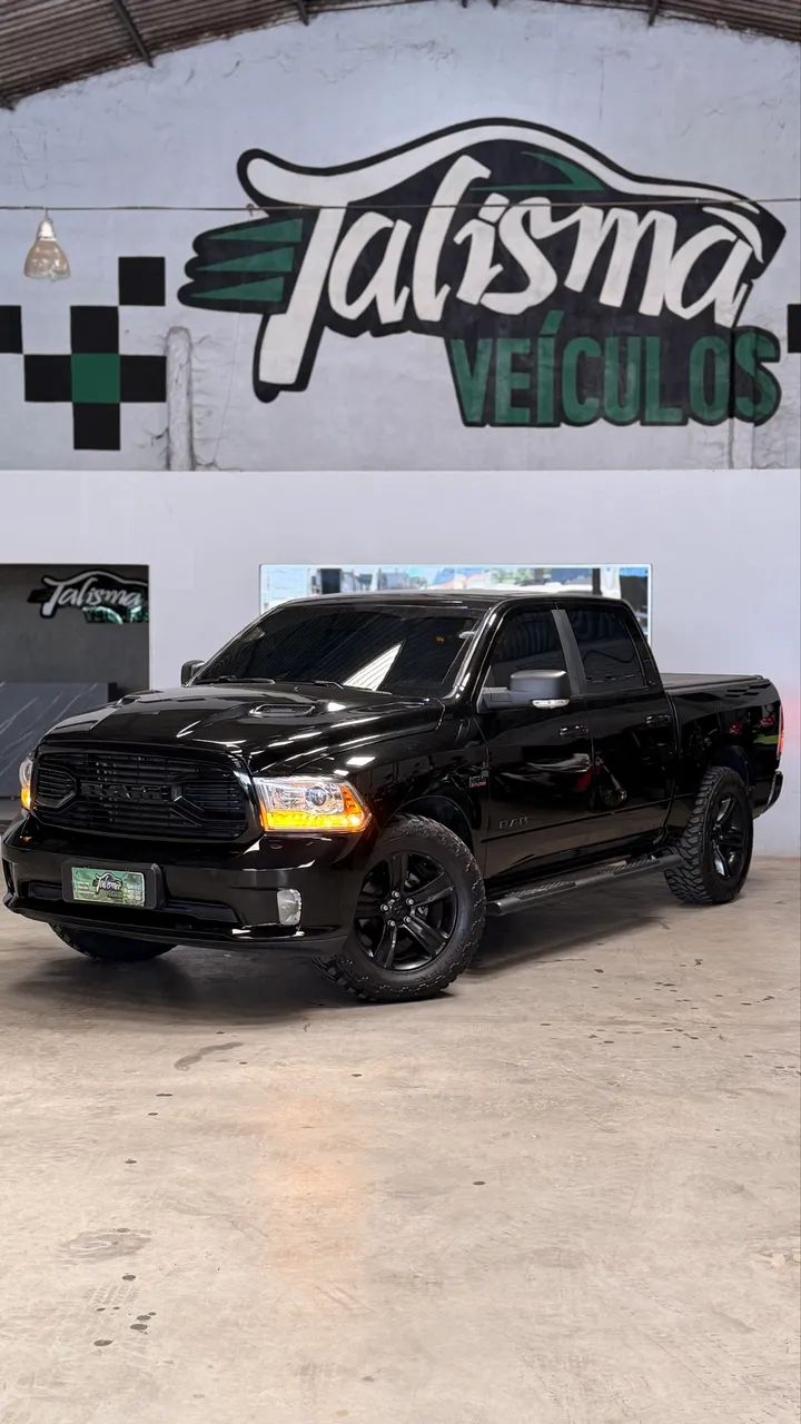 Ram Classic Laramie Night Edition 5.7 V8 16V Gasolina 4X4 Aut. 2022 - Foto 2