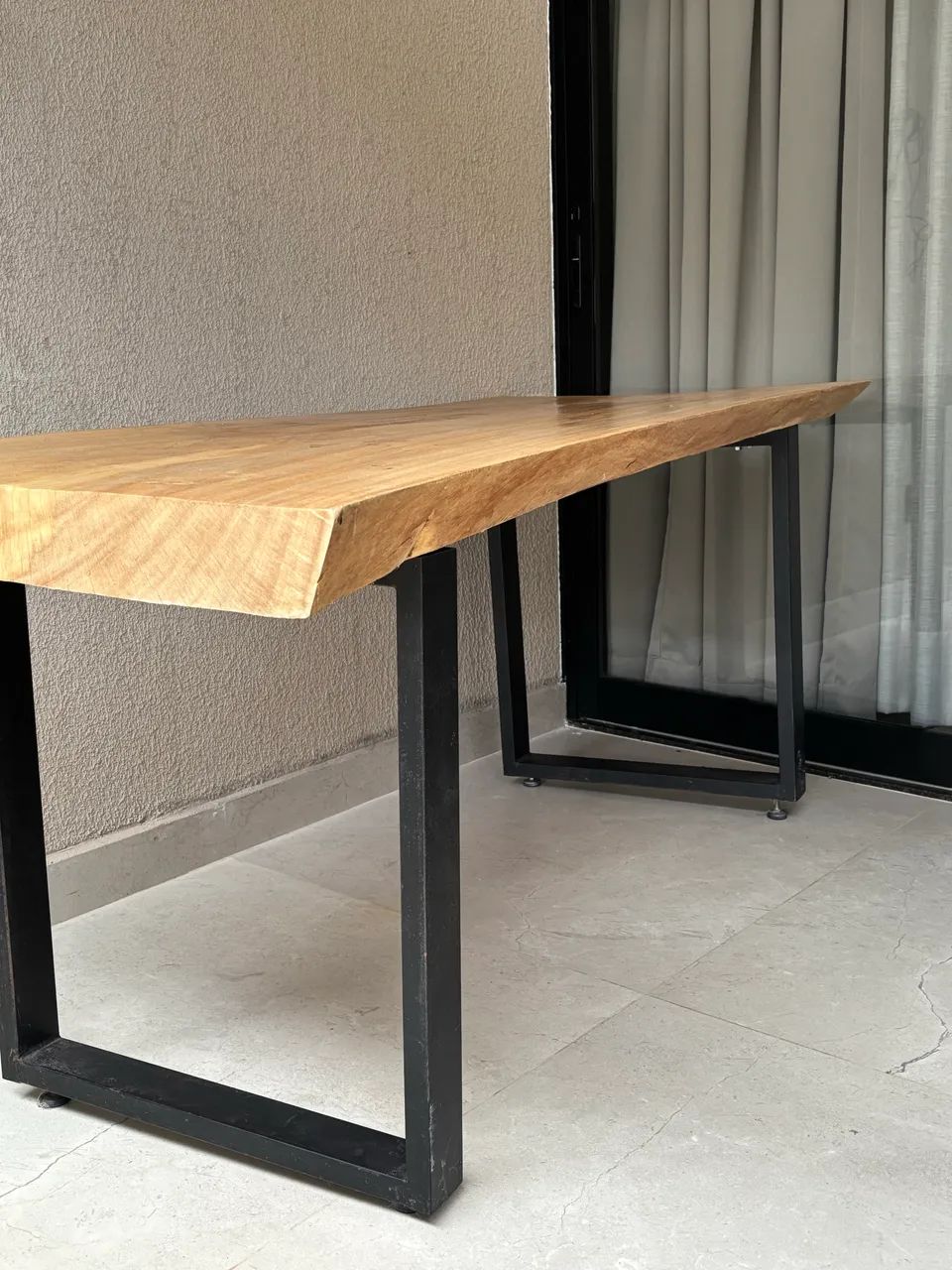 MESA DE JANTAR MADEIRA E FERRO 