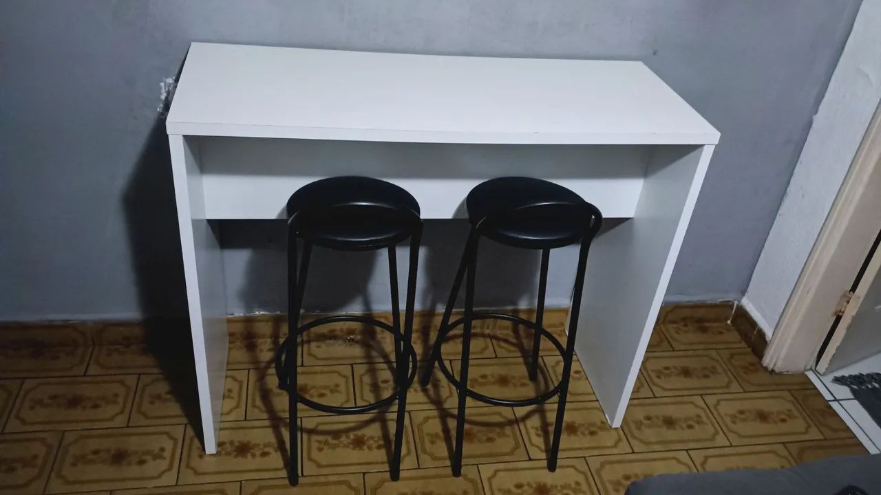 Mesa com banquetas - Foto 4