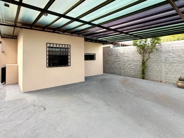 Aluga-se casa no bairro Aeroporto, com 03 quartos e piscina - Foto 3