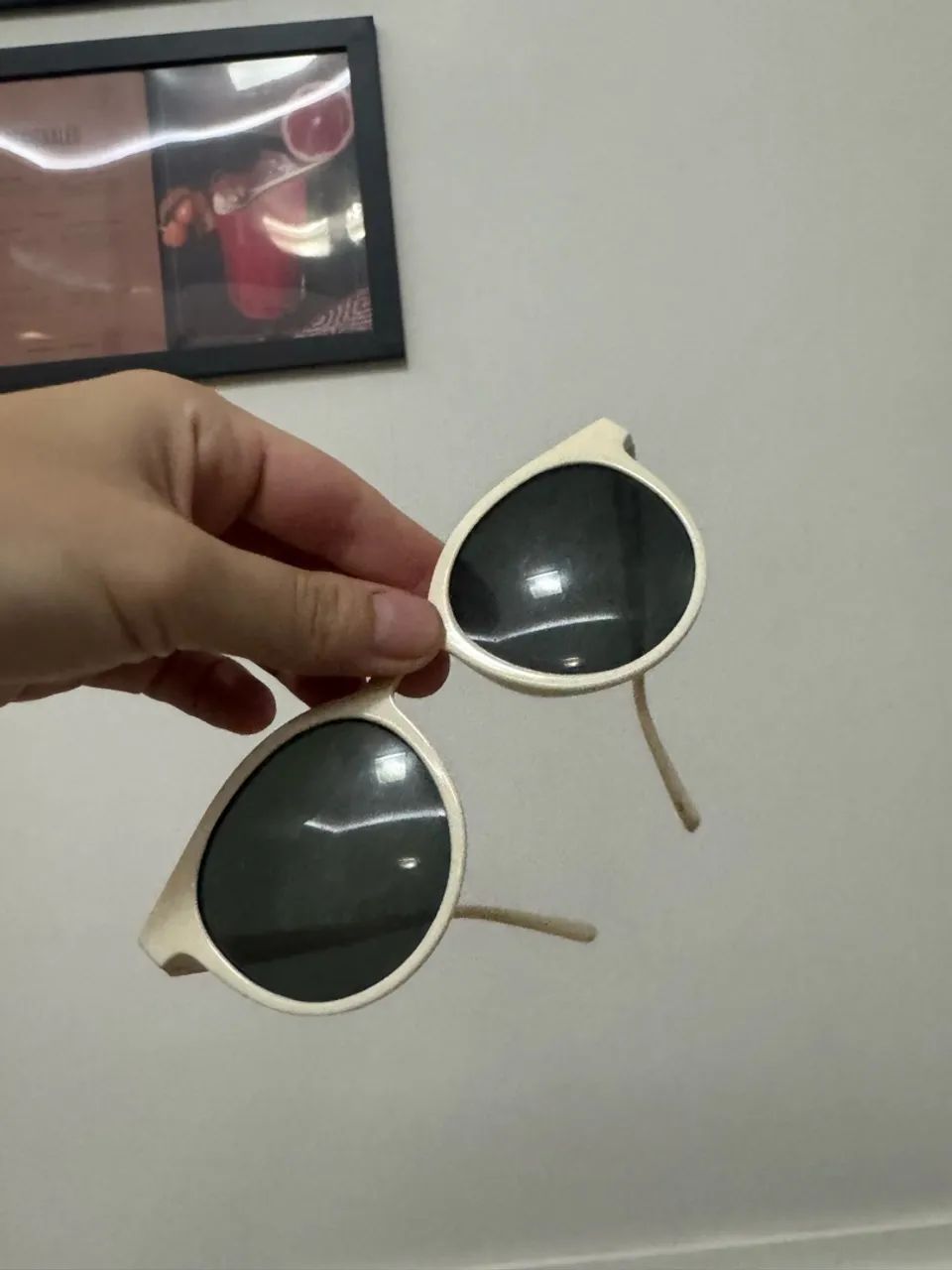 DOAÇÃO: Óculos de sol branco - Foto 2