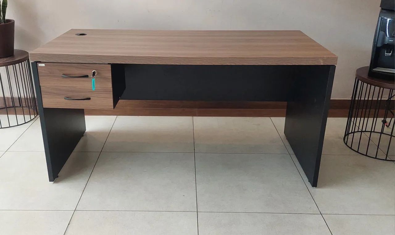 Mesa de escritório com 2 gavetas  - Foto 5