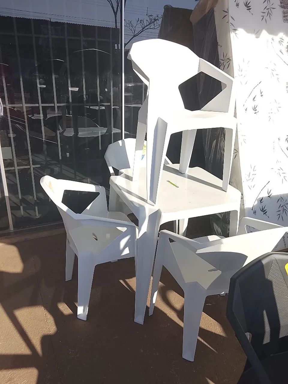 Jogo de mesa novo  - Foto 3