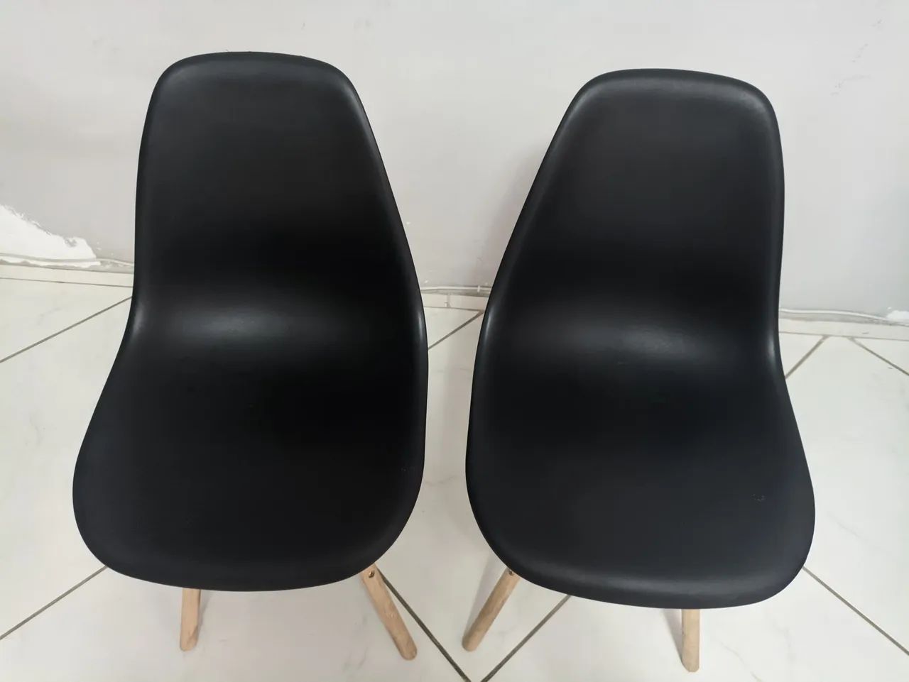 PAR DE CADEIRAS DESIGN PRETO - Foto 2
