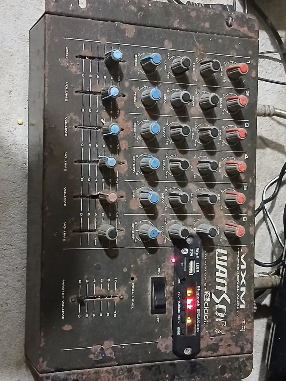 Vendo mesa de som com Bluetooth 