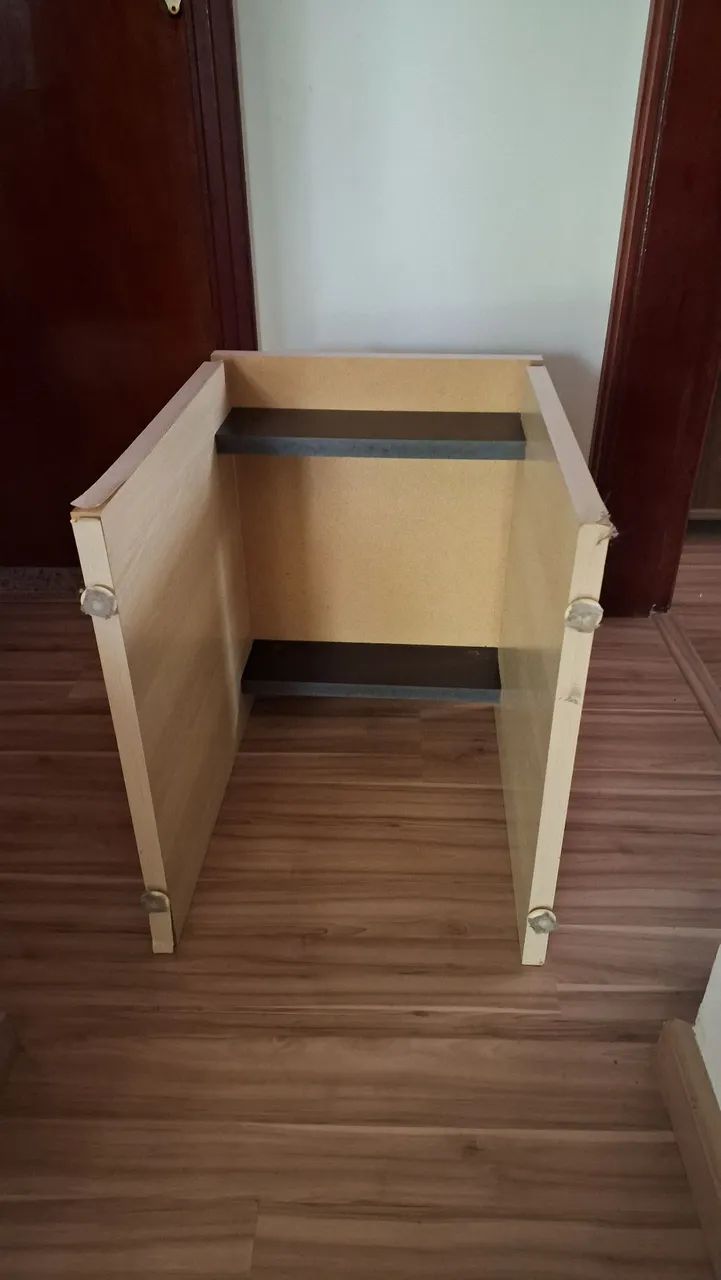 Mesa de apoio artely cor marfim e marrom - Foto 4