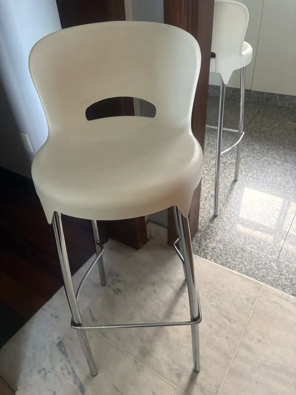 Conjunto Bistrô com 3 banquetas 