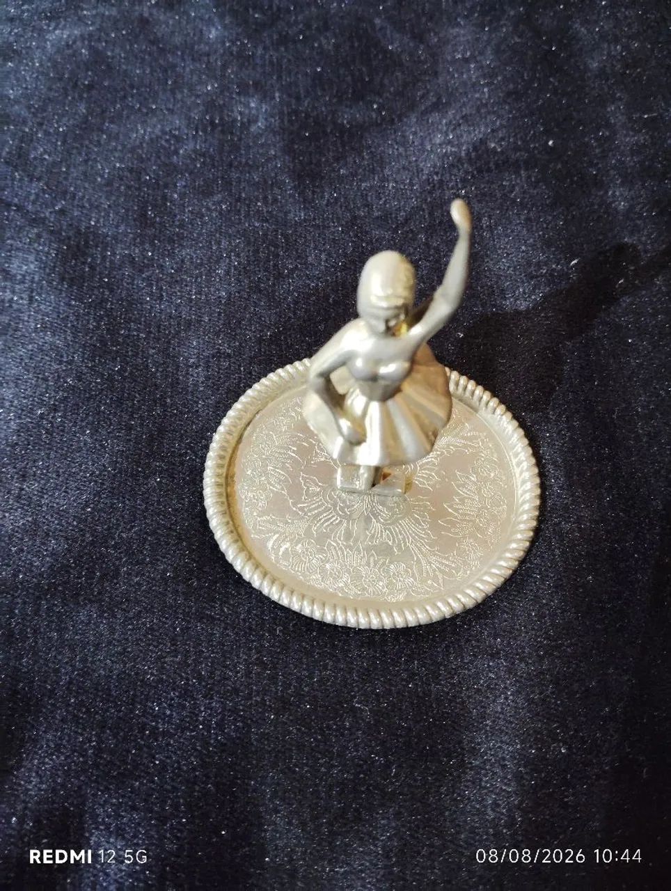 Souvenir (bailarina) em metal. - Foto 2