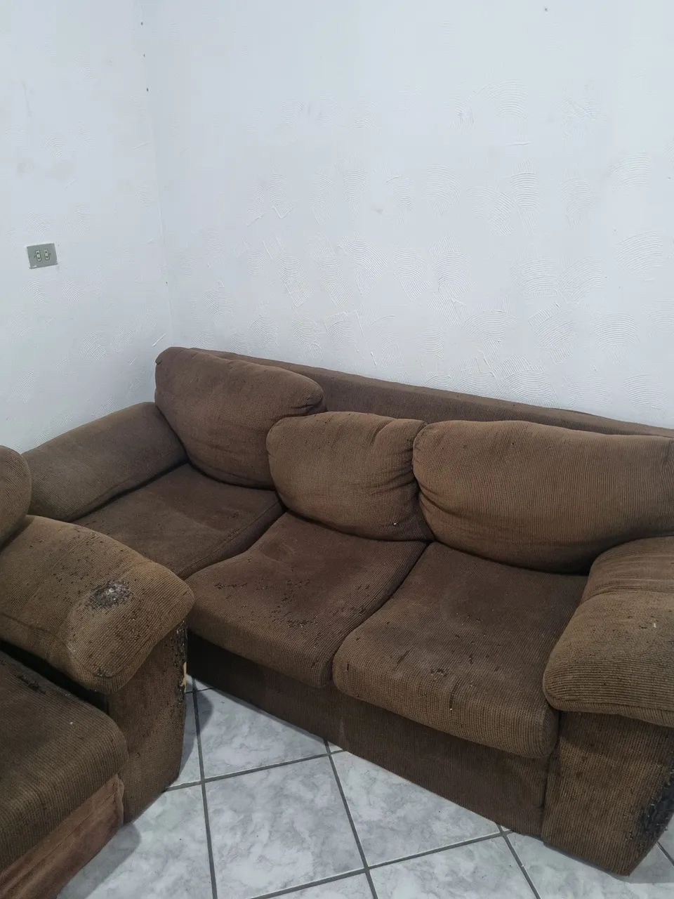 Vendo sofá de 02 e 03 lugares!! - Foto 2