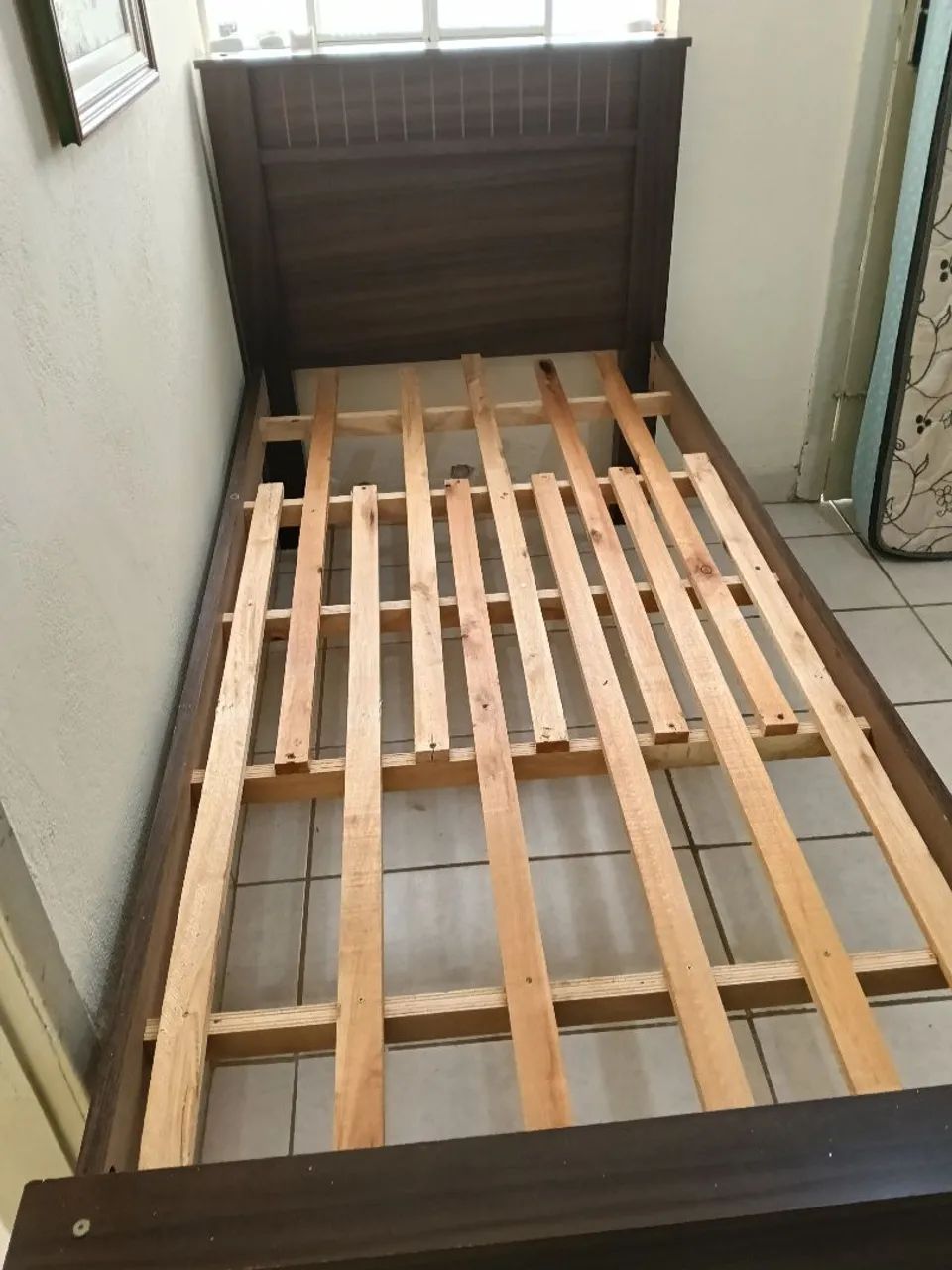 Vendo cama de solteiro URGENTE - Foto 5