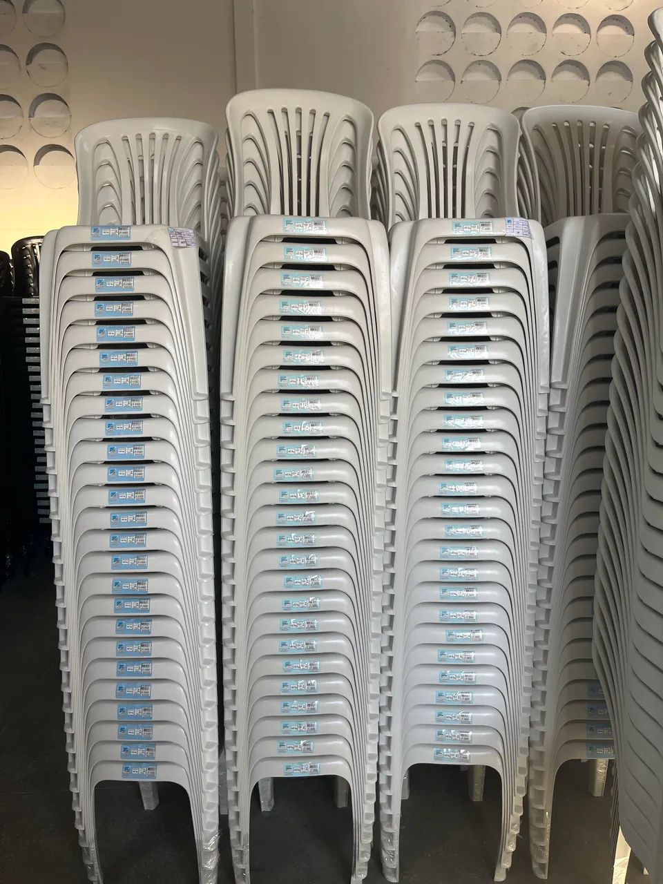 Cadeiras e Mesas Plásticas 