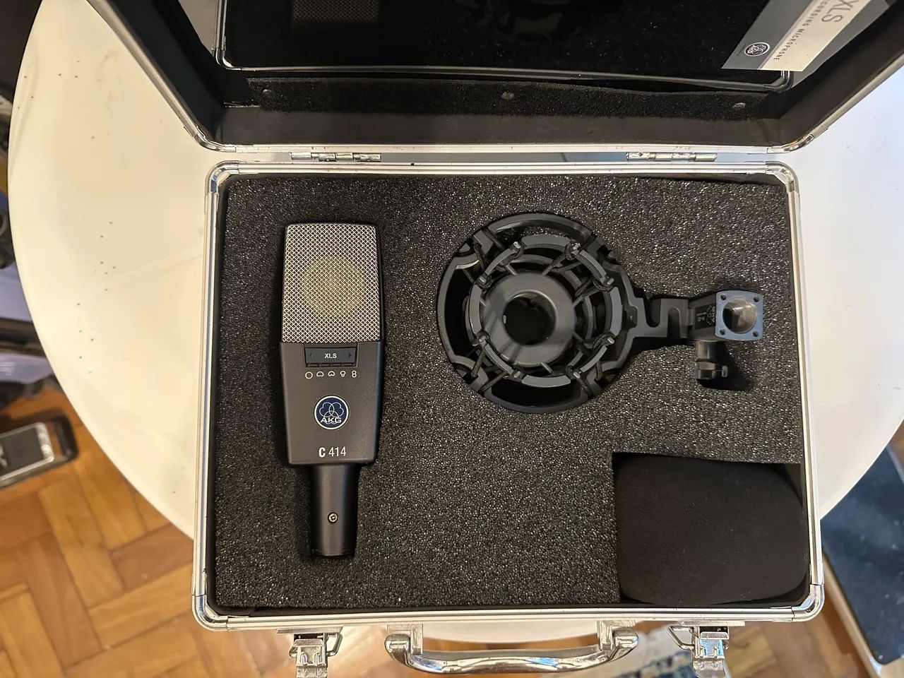 AKG C414 XLS - Microfone Condensador Profissional - Estado de Novo - Completo