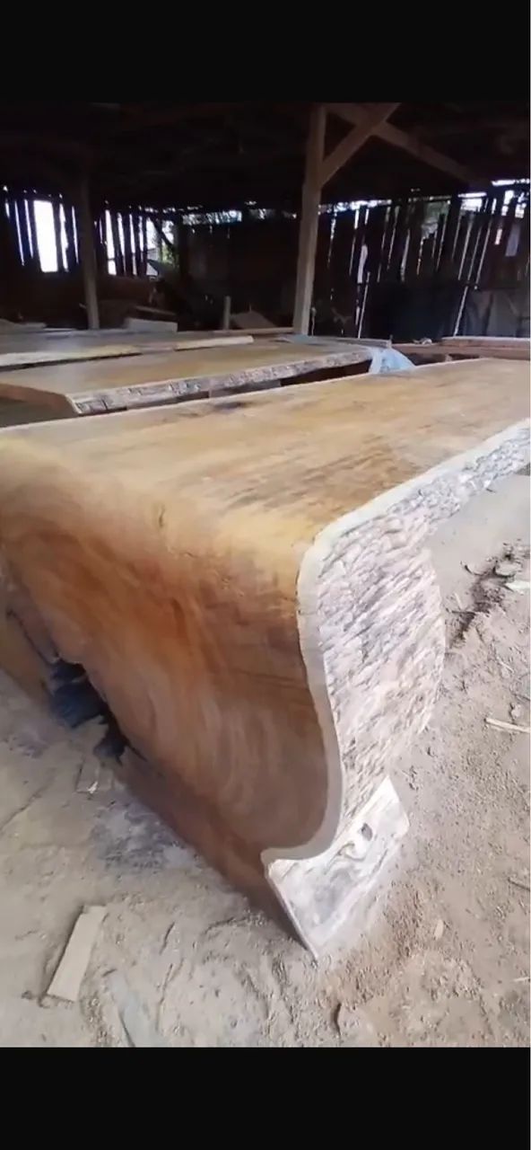 Mesas rústicas em garapa 