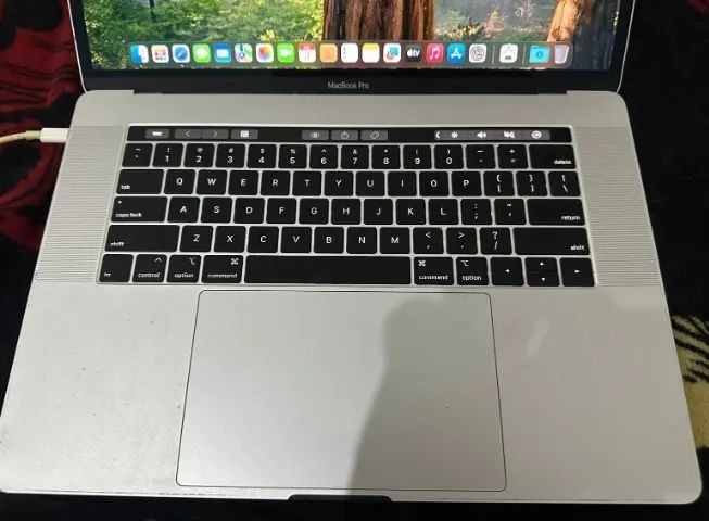 macbook pro processador i7  ano 2019 com tuch bar com 320 clicos novo  15 polegadas - Foto 5
