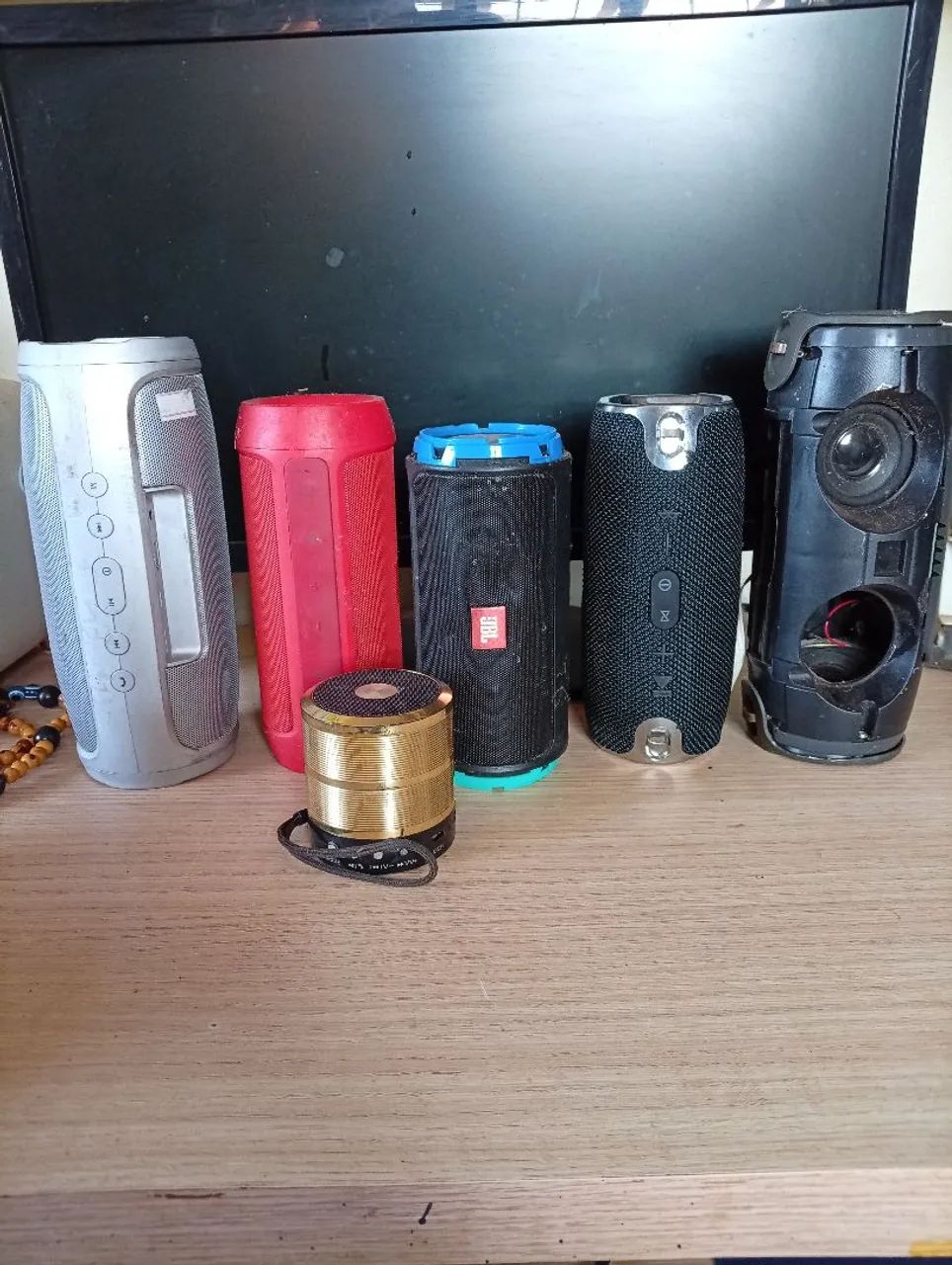 Lote A com 6 caixas de som com defeito 
