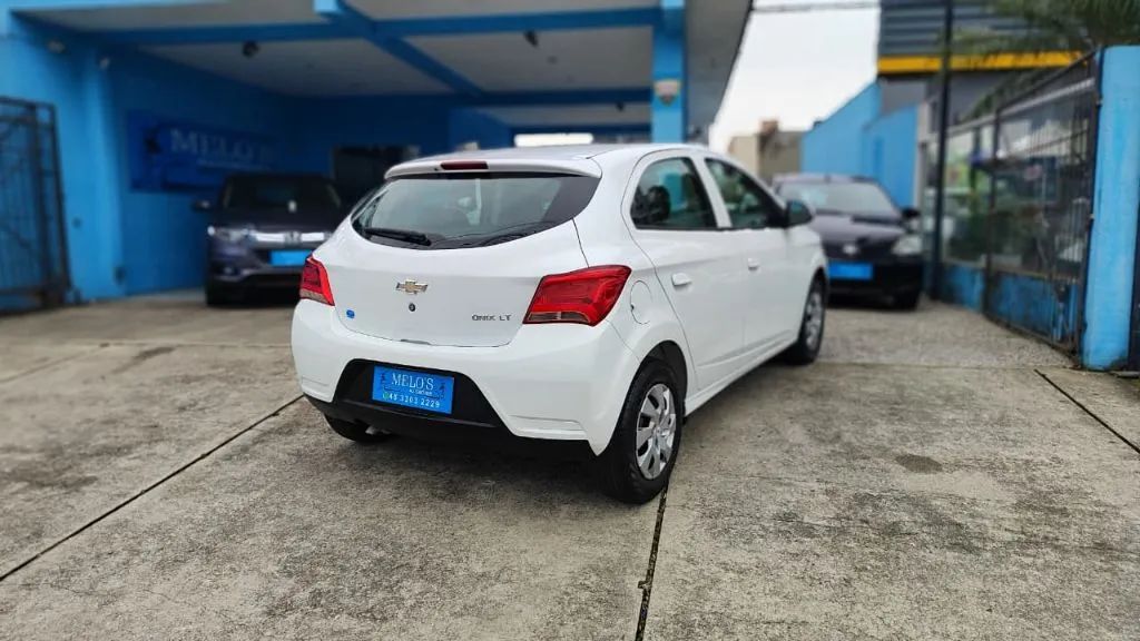 Chevrolet Onix Hatch LT 1.0 8V Flex Power Mec. 4P 2017 - Foto 4