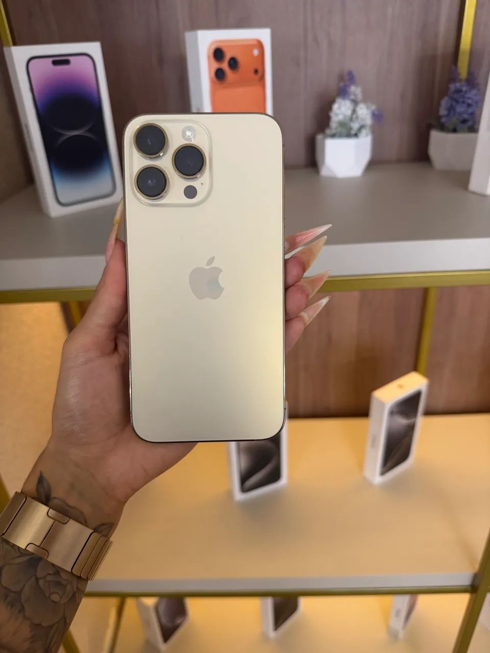 iPhone 14 Pro Max Dourado - Foto 2