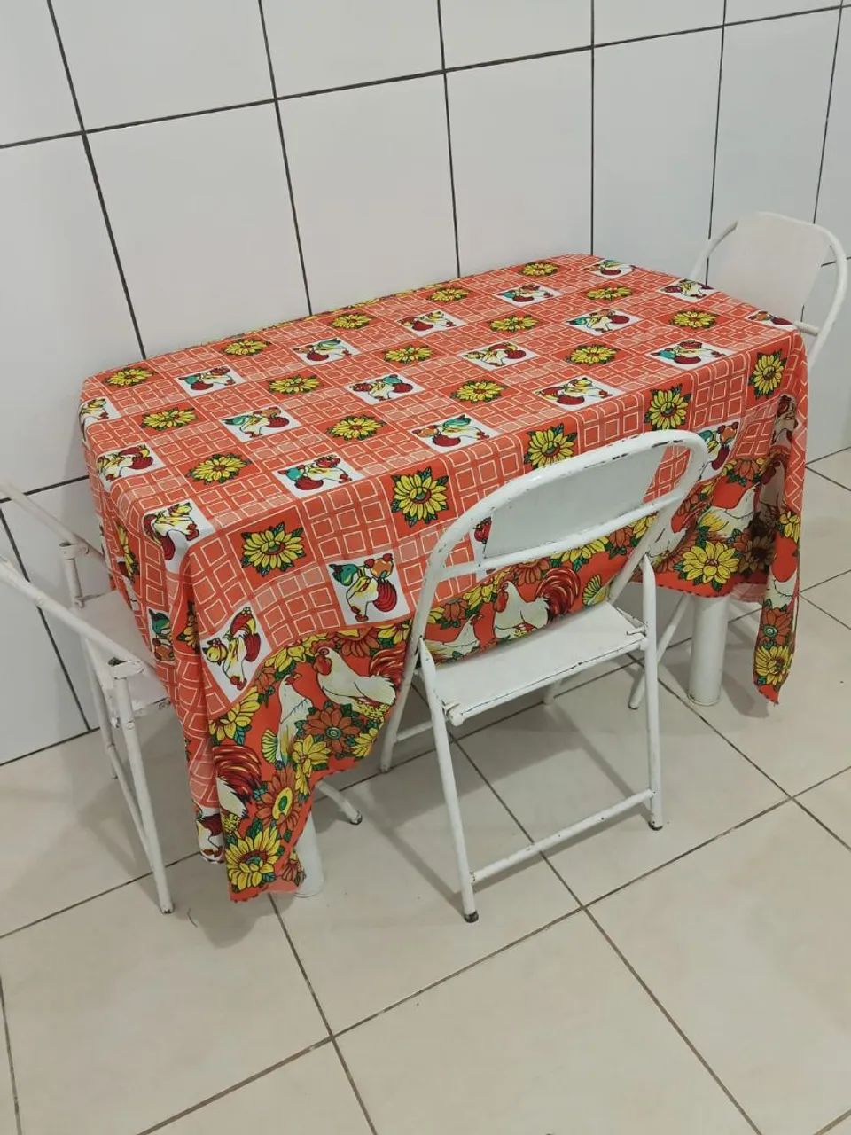 Mesa com 4 cadeiras 