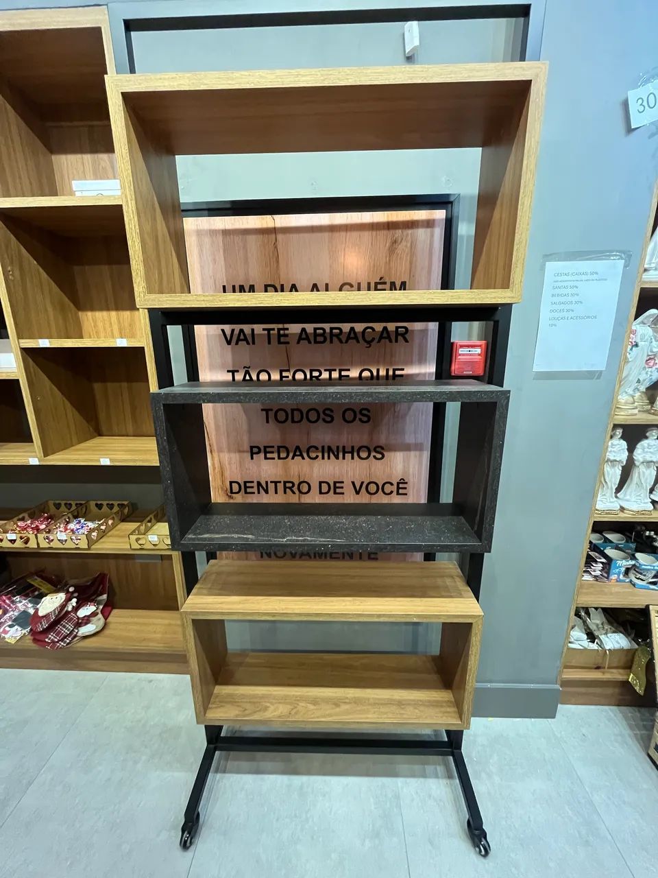 Vitrine móvel com rodinha - Foto 2