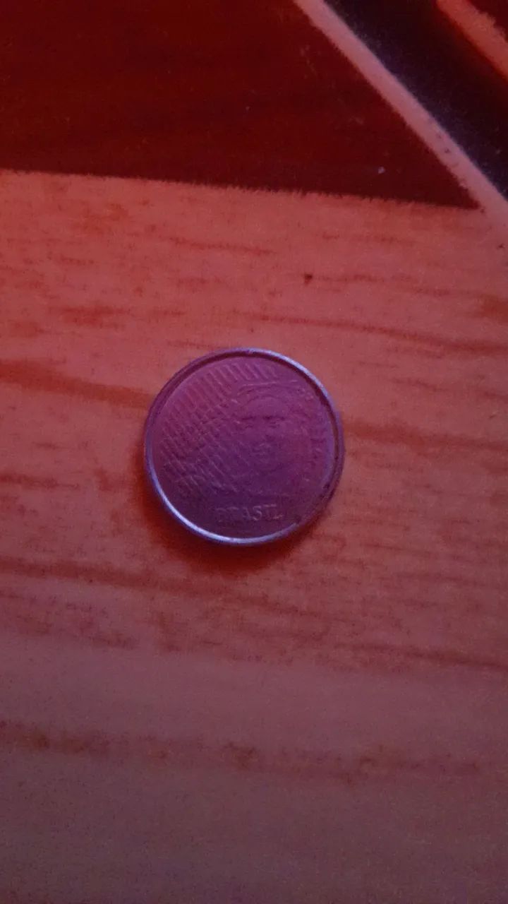 Prata de um centavo de 1977 com inverso invertido 