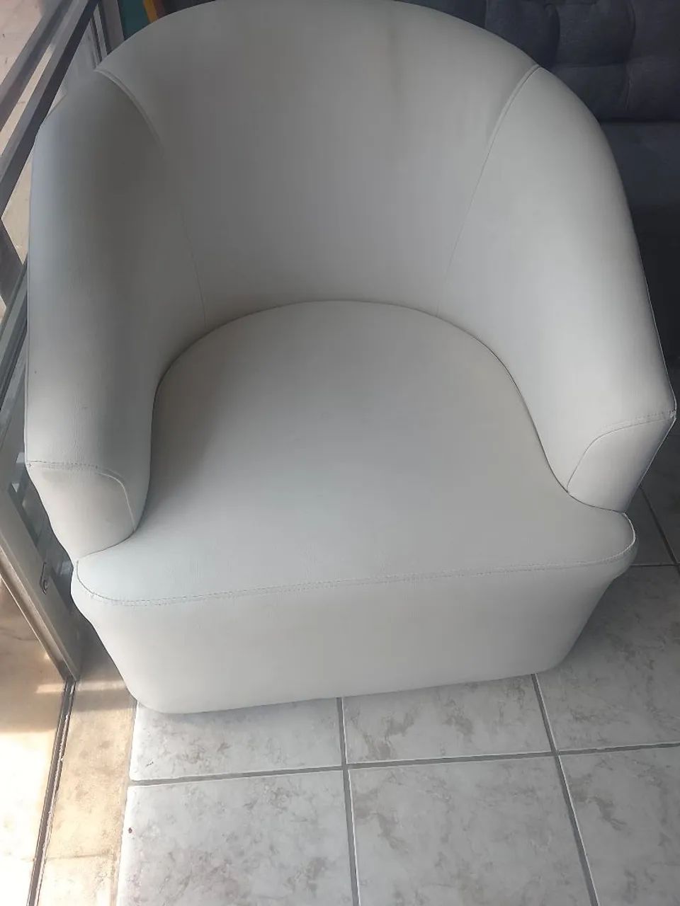Temos poltronas