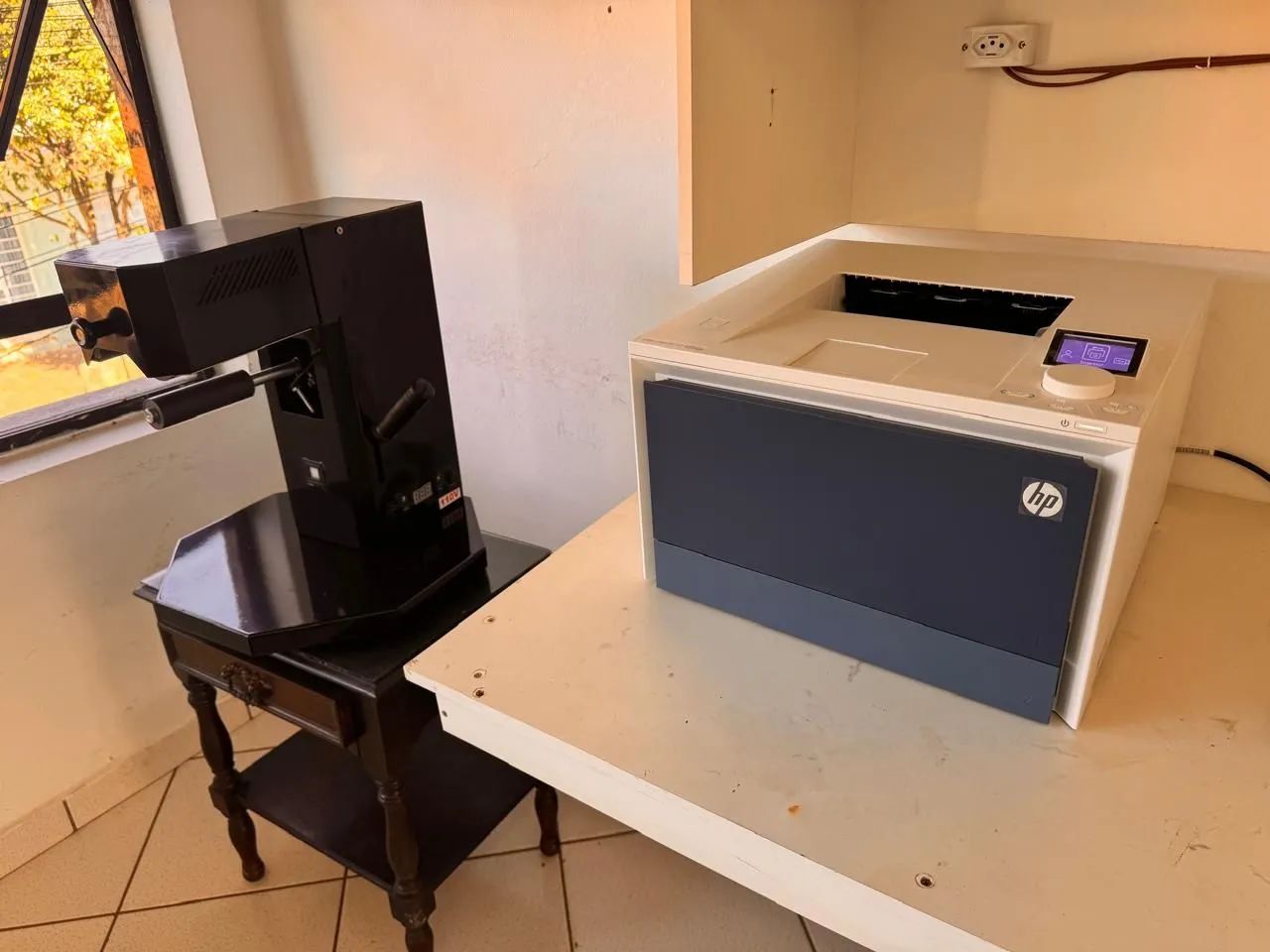 Impressora HP Color LaserJet 4203dw