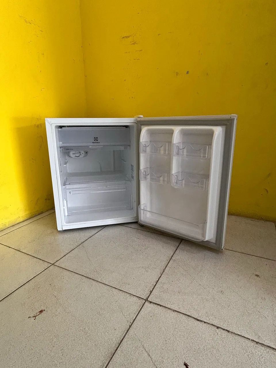 Frigobar Electrolux 80 Litros  - Foto 2