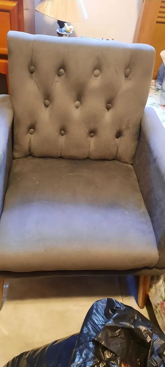 Cadeira de sala CINZA com puf de brinde - Foto 2