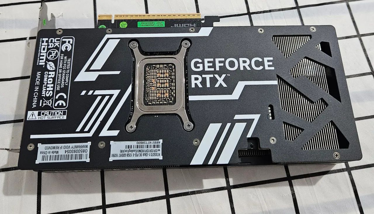 RTX 5070 12 GB GALAX - Foto 2