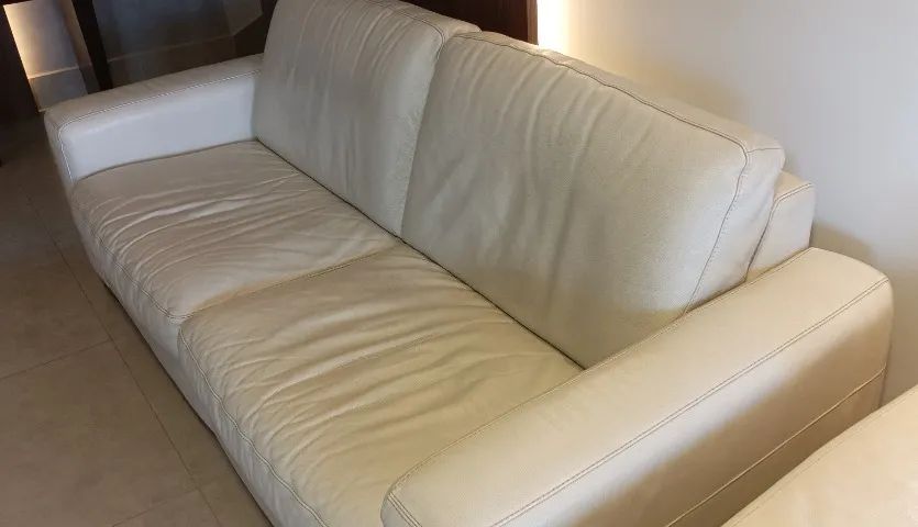 Conjunto de sofás em couro 2 e 3 lugares da Natuzzi (marca Italiana) - Foto 4