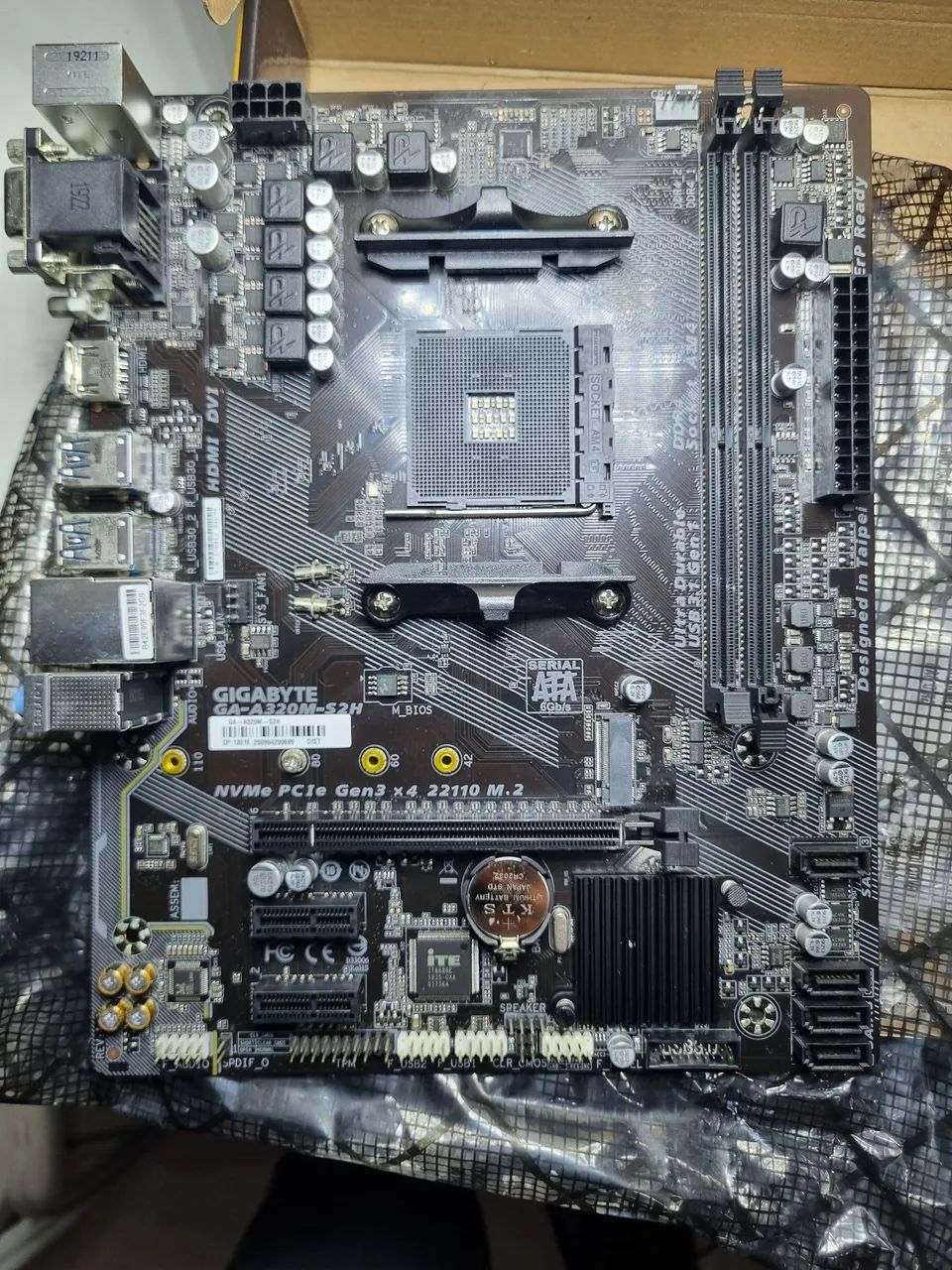 Placa mãe AM4 Gigabyte A320M-S2H - Foto 3