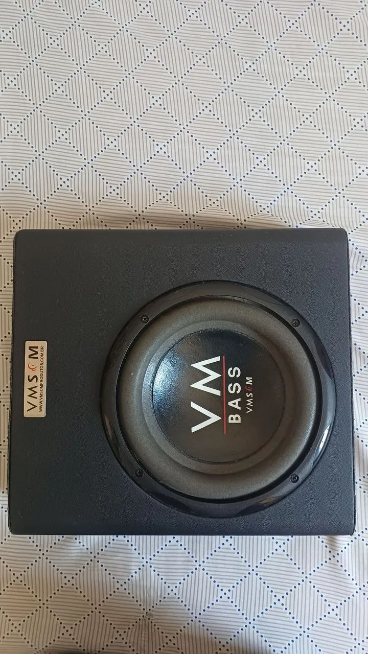 Caixa de som subwoofer nova