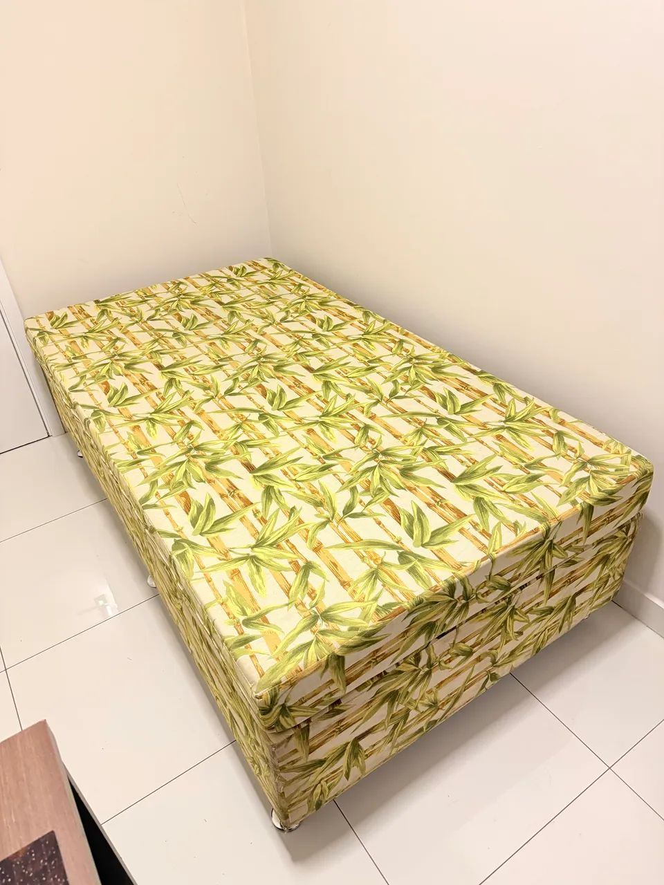 CAMA SOLTEIRO COM COLCHÃO PARA VENDER 