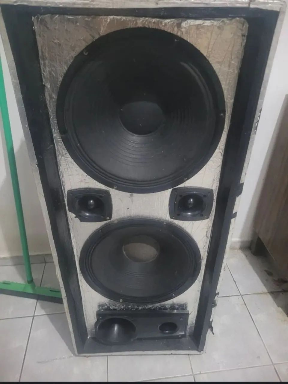 Caixa de som 1100wts rms