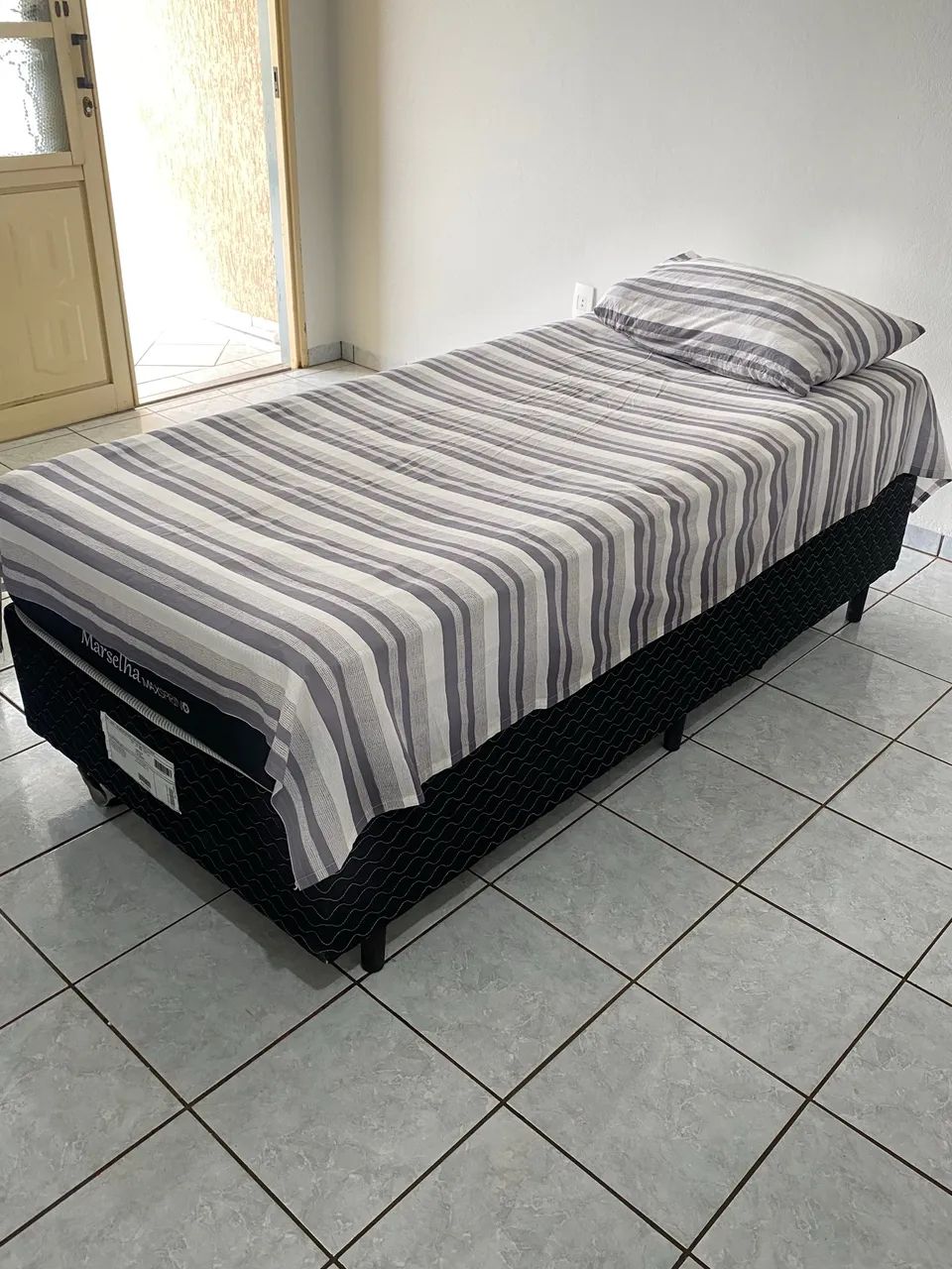 Vendo CAMA BOX SOLTEIRO - ENTREGO