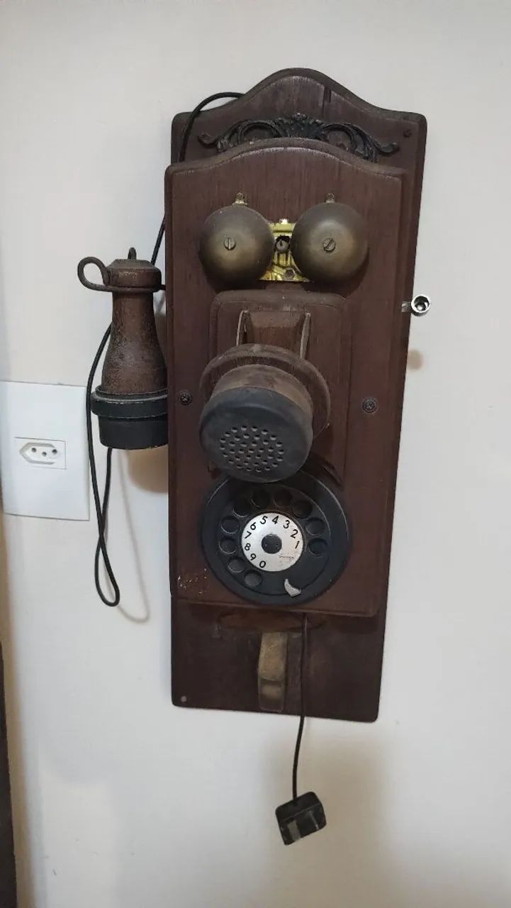 Antiguidsdes telefone antigo de madeira - Foto 2