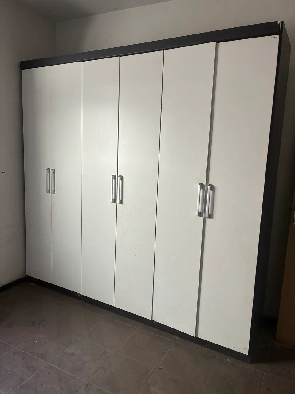 ? Guarda-roupa grande 6 portas - usado 