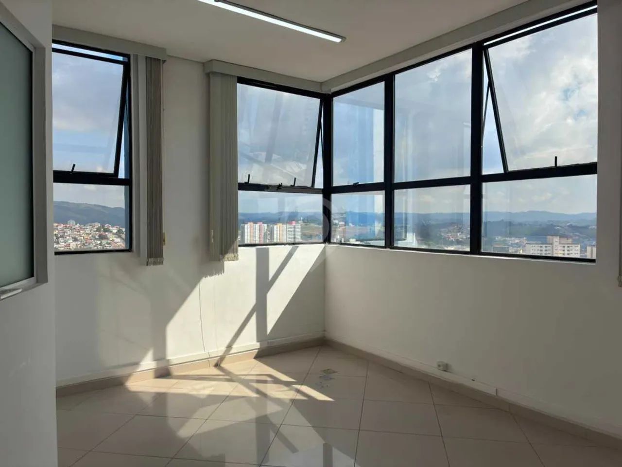 Sala : / Comercial / Centro