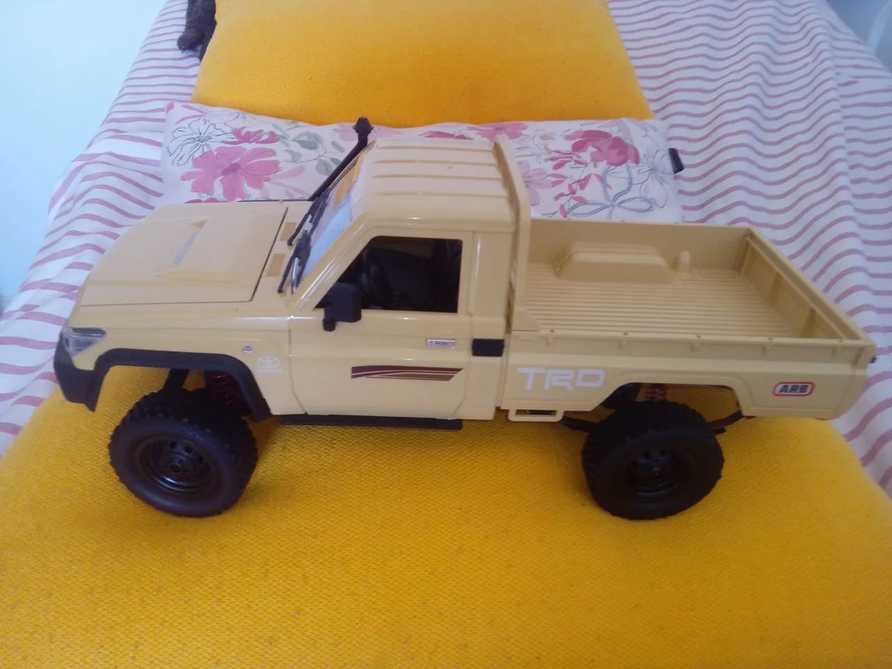 Caminhonete Toyota Land Cruiser 4x4 RC - Foto 3