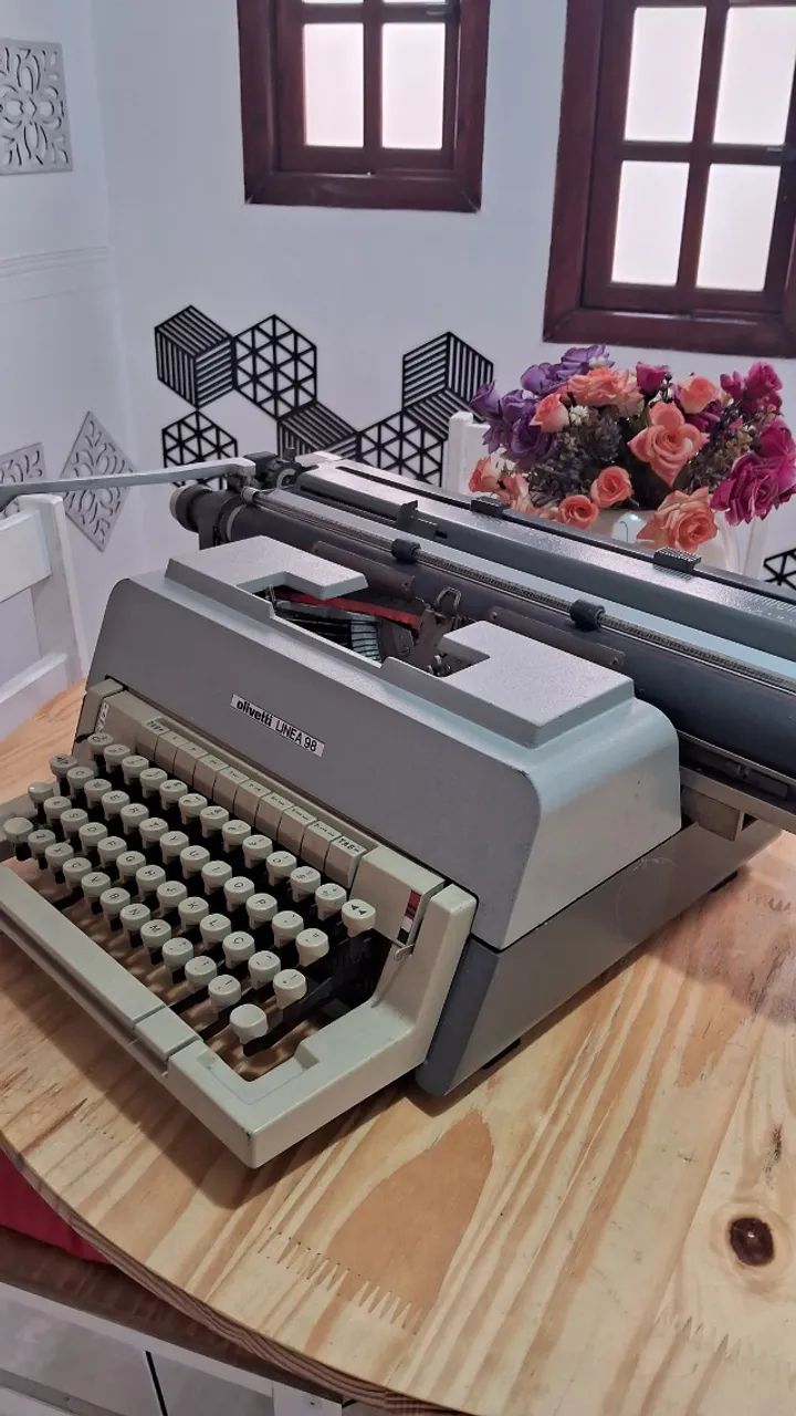 Máquina de escrever Olivetti Linea 98 - Foto 2