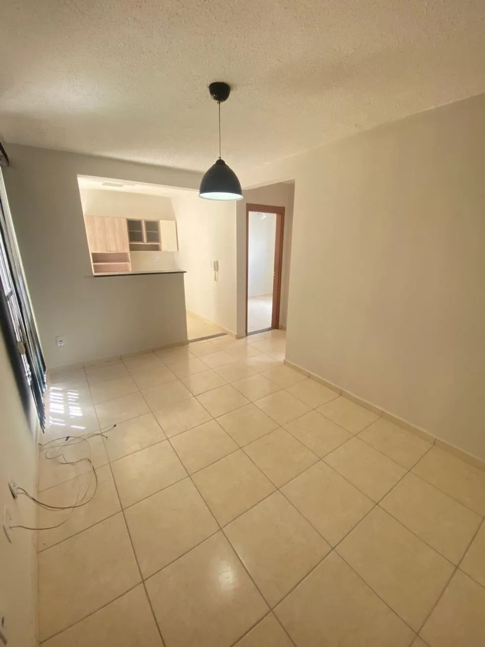 Alugo apartamento de 2 quartos com área externa 