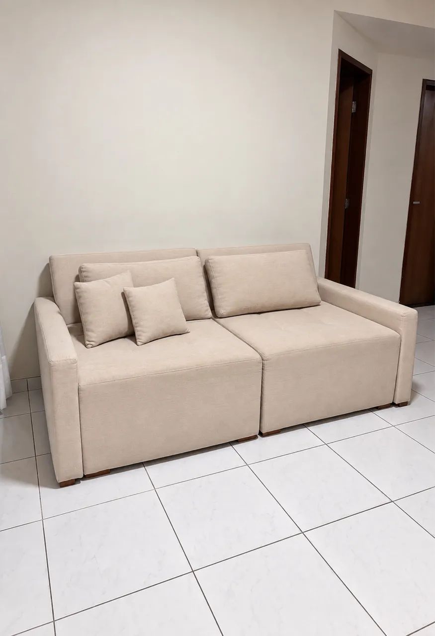 Sofá 3 Lugares Bege - Moderno, Confortável e Bem Conservado
