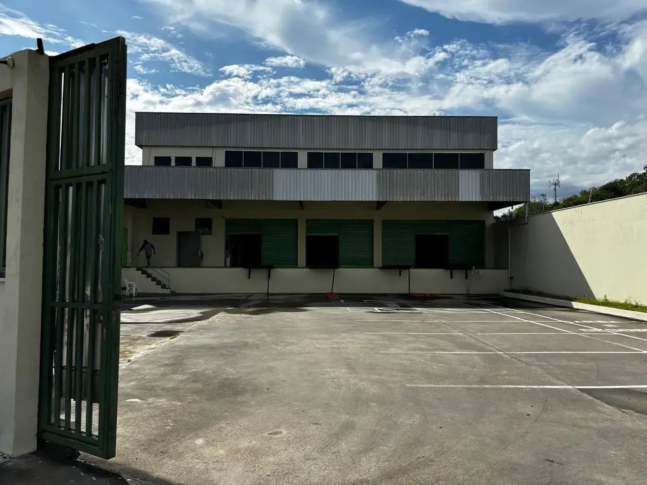 Imóvel para aluguel com 1500 metros quadrados em Compensa - Manaus - AM