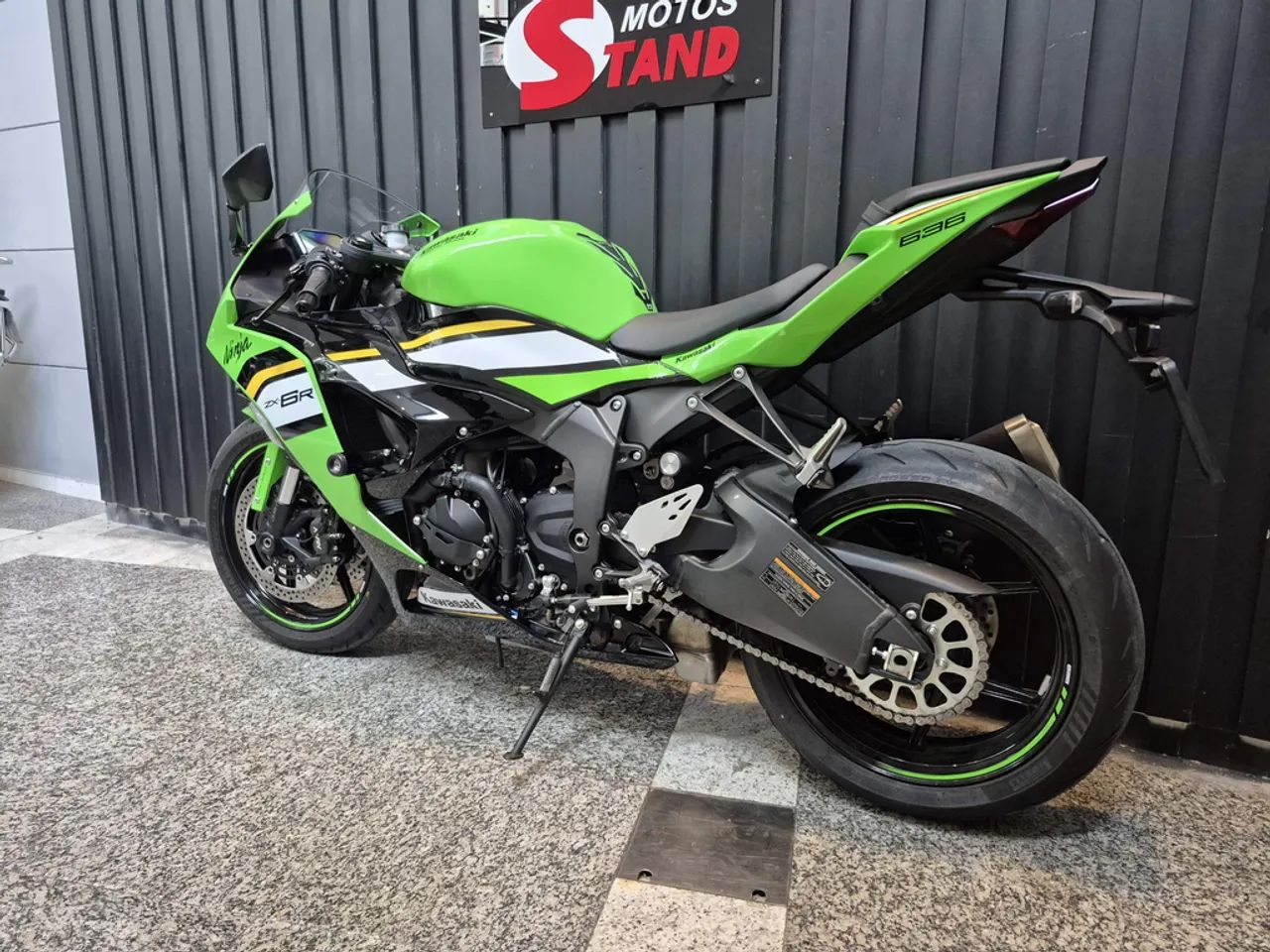 【良品】D5600 ボディ 665 Kawasaki Zx-6 600cc 2025 - 1522158031 | OLX