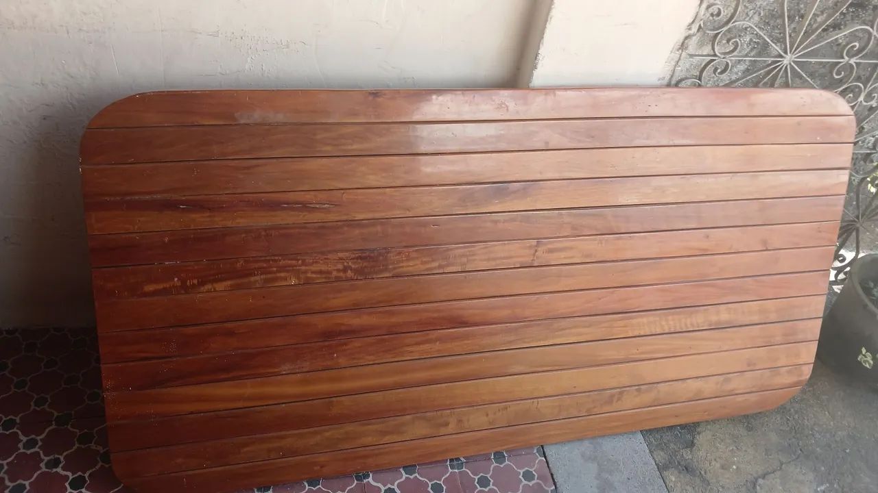 Título: Mesa de Madeira com 2 Cadeiras ? Para Reforma