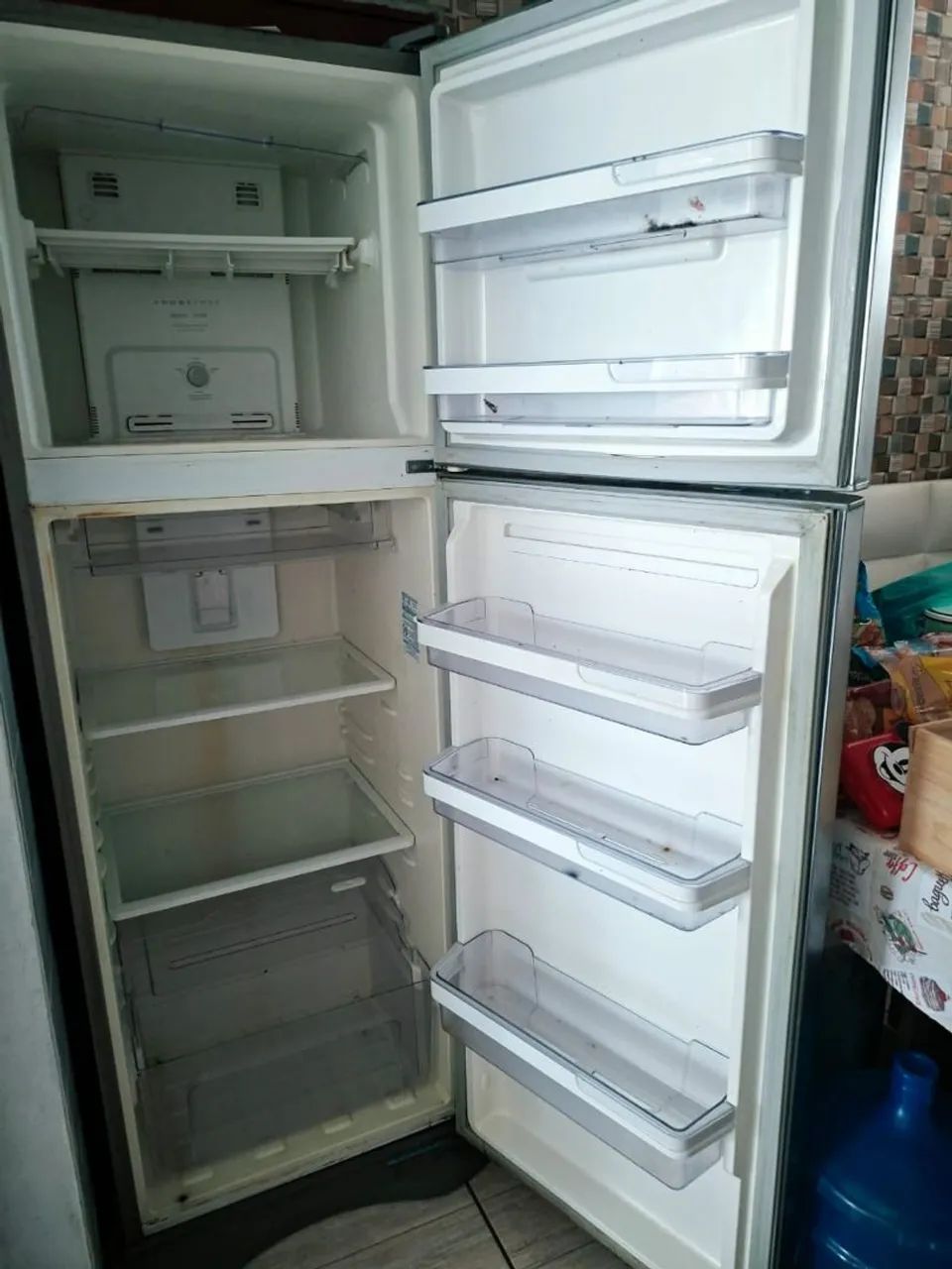Vendo geladeira COM DEFEITO  - Foto 2